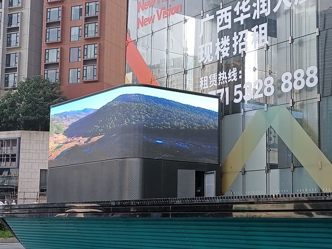 ▲南寧萬(wàn)象城P3戶外LED顯示屏